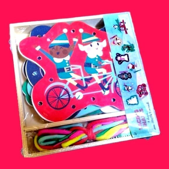 TOY CHRISTMAS  New WOOD STOCKING STUFFER Cord CRAFT KIT - Picture 1 of 2